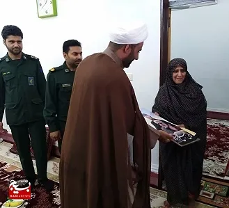 دیدار با خانواده شهید عبدالله نجیب ایسینی به  مناسبت هفته عقیدتی سیاسی در بندر خمیر