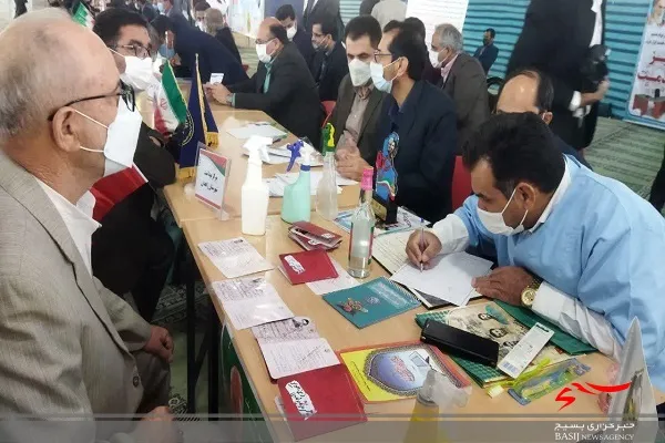 میز خدمت جهادی باقیات و صالحات خیرین مهدوی در زاهدان برپا شد