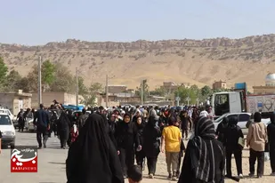 بی&zwnj;قراری جاماندگان اربعین در کوهدشت؛ پیمایش حرم تا حرم در اوج گرمای تابستان+عکس