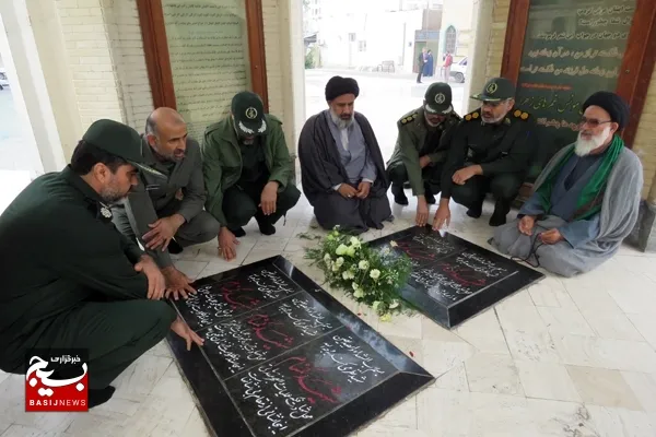 مسئول جدید دفتر نمایندگی ولی فقیه در سپاه استان بوشهر با شهدا تجدید میثاق کرد