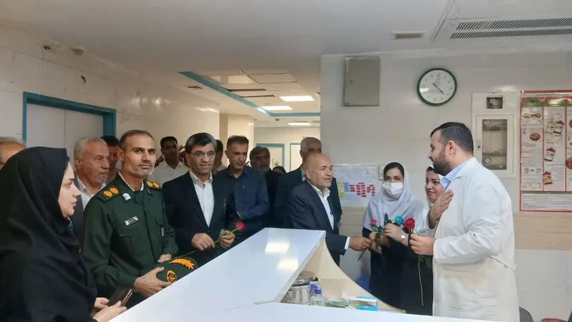 مسئولان شهرستان باغملک با حضور در بیمارستان شهید طباطبایی از پرستاران تجلیل کردند