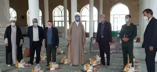 توزیع بسته&zwnj;های معیشتی توسط دفتر امام جمعه فامنین