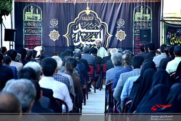 با تمسک به ائمه و الگو گرفتن از آن در مسیر خدمتگذاری به مردم  گام برداریم