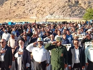 ادای احترام نظامی به مقام شامخ شهید عمار اسدپور در نخستین سالگرد شهادت این شهید والامقام در بخش قارون
