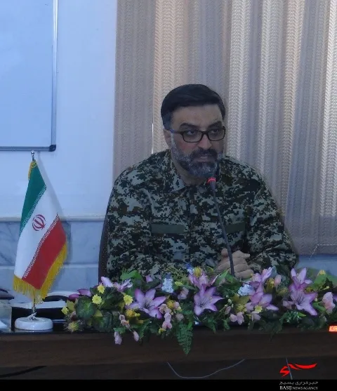 سپاه مانند استوانه ی عظیم خیمه ی انقلاب را نگه داشته است .