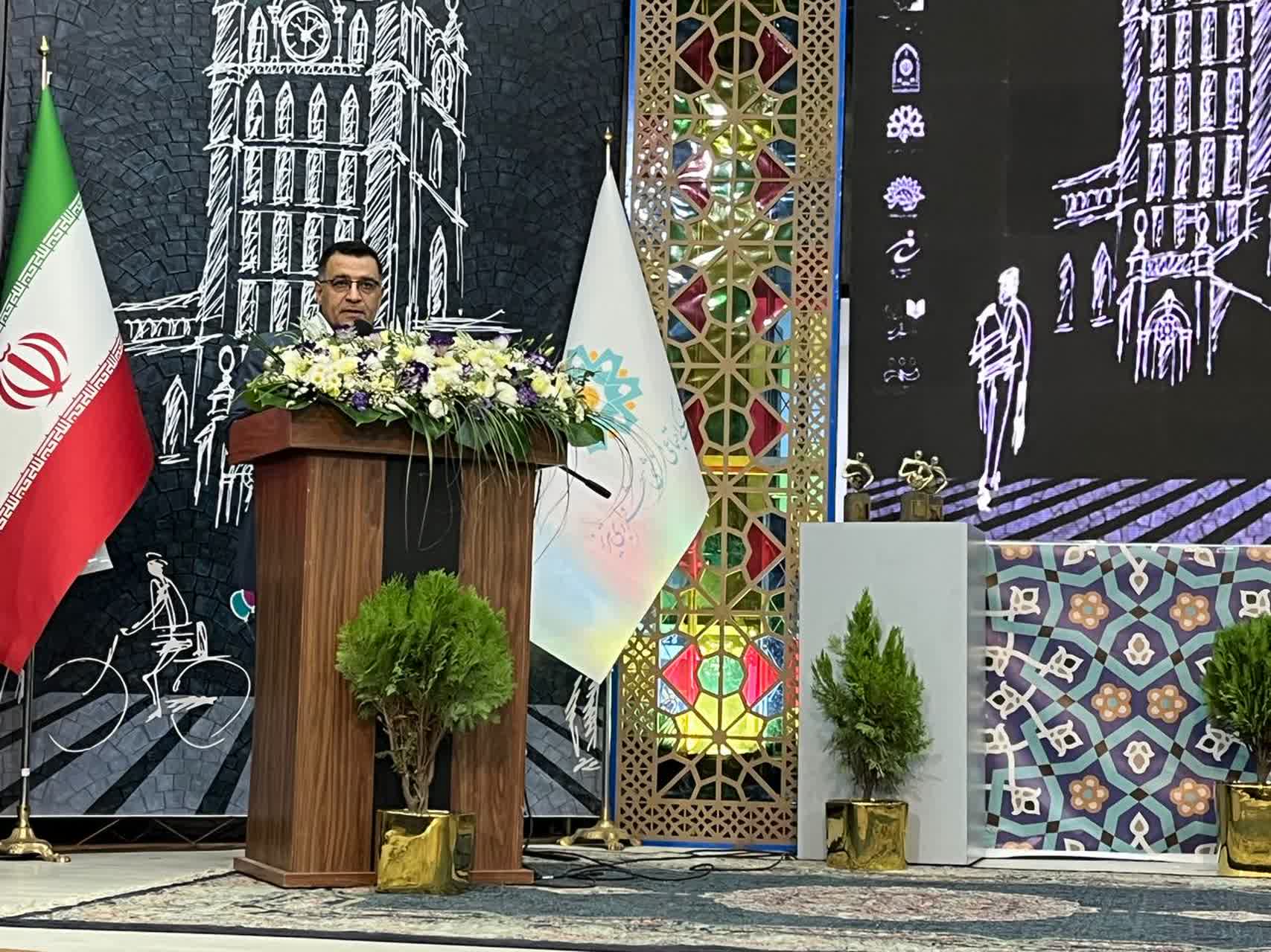 اجرای ۱۲۴ نوبت نمایش در ۶۰ مدرسه کم‌برخوردار در هفتمین جشنواره سراسری تئاتر خیابانی «تبریزیم»