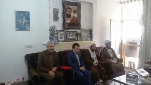 دیدار جمعی از مسئولان ملایر با خانواده شهید &laquo;حیدر ابراهیم&zwnj;خانی&raquo;