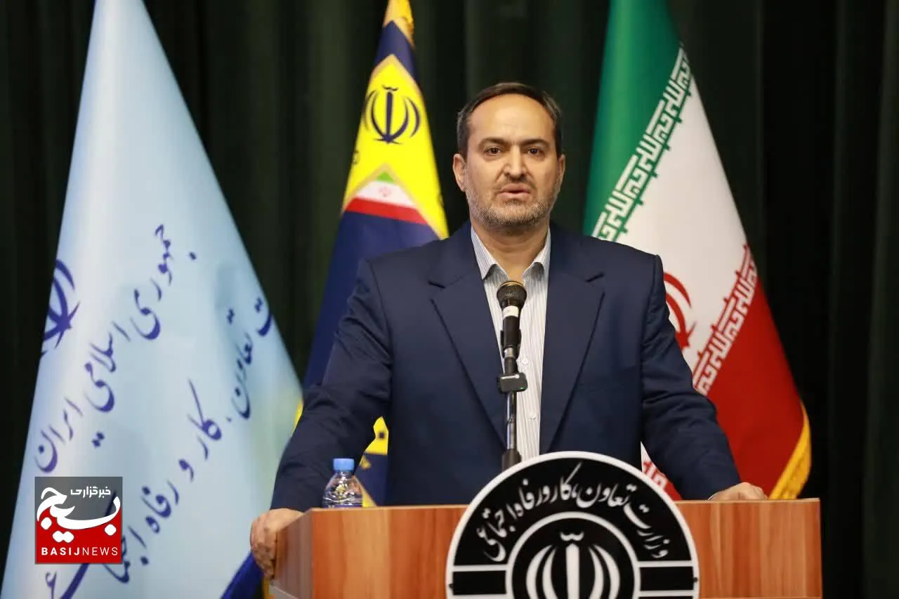 ادامه راه شهدا رمز پایداری و اقتدار انقلاب اسلامی است.