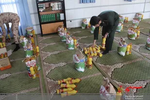 تهیه و توزیع 300 بسته معیشتی در طرح کرامت گلپایگان