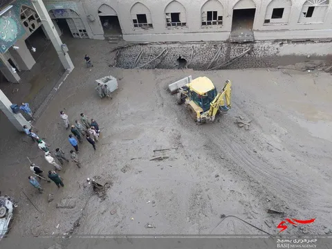 حضور جهادگران بسیجی سپاه تهران در امداد رسانی به مناطق سیل زده امام‌زاده داوود (ع)