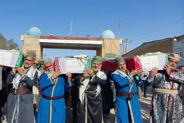 پیکر‌های ۳۵ شهید گمنام بر دوش عشایر ایل قشقایی فارس از مرز شلمچه به کشور بازگشت