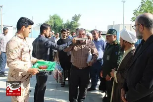 اعزام کاروان زائران از دلوار به مرقد امام(ره)