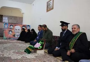 دیدار خادمان کریمه اهلبیت با خانواده شهیدان کریمی