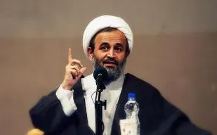 هوشمندانه مواظب آسیب&lrm;های رسانه و غرب باشیم