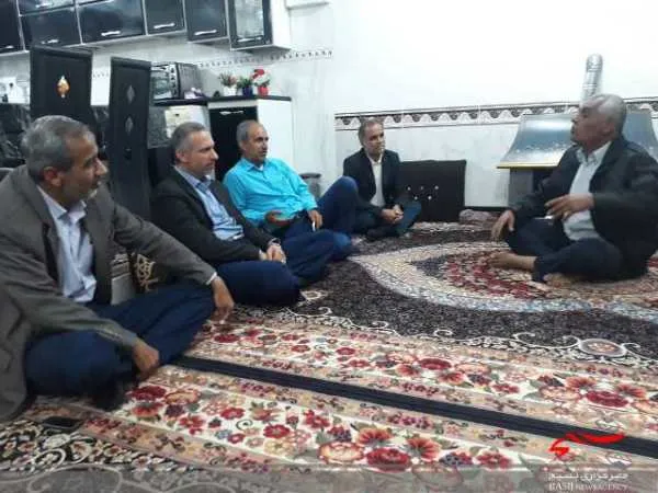 دیدار شب یلدایی فرمانده و جمعی ازکارکنان ناحیه دشتی با جانباز و بسیجی نمونه شهر خورموج
