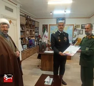 لوح تقدیر به فرمانده ارشد ارتش در نوشهر