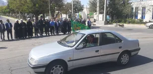 به مناسبت آغاز هفته دفاع مقدس ، رژه خودرویی در شهر میامی برگزار شد