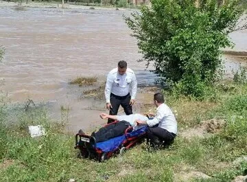 رودخانه کارون در اهواز به دلیل لایروبی نشدن برای شنا کردن خطرناک است