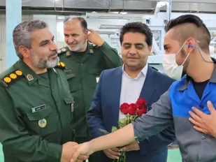 قشر زحمت کش وخدوم کارگر به برکت ارزش کار، ارزش والایی در جامعه اسلامی دارند