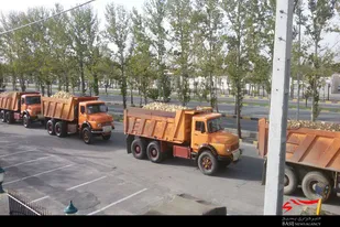 اعزام کامیون&zwnj;&zwnj;های حامل آجر از ملایر به مناطق زلزله&zwnj;زده کرمانشاه
