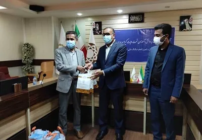اهدای50 دستگاه تبلت هوشمند به دانش آموزان کمیته امداد هرمزگان