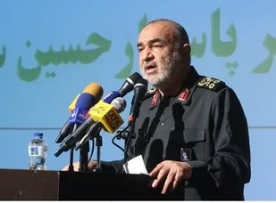 در برابر دشمنان دست برتر را داریم/سپاه محکم و استوار برابر توطئه ها و خباثت ها ایستاده است