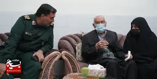 تجلیل فرمانده سپاه ثارالله از والدین شهید طیاری