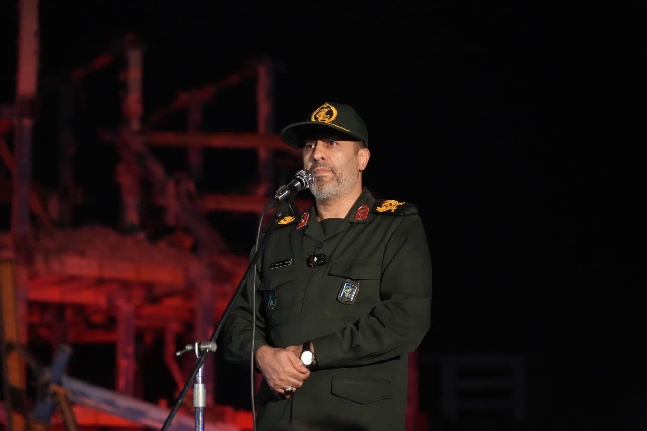 عهد دوباره سردار حیدرنیا، در مقتل ۴۲ شهید سپاه استان البرز/ تا آخرین قطره خون پای شهدا میایستیم عهد دوباره سردار حیدرنیا، در مقتل ۴۲ شهید سپاه استان البرز/ تا آخرین قطره خون پای شهدا میایستیم