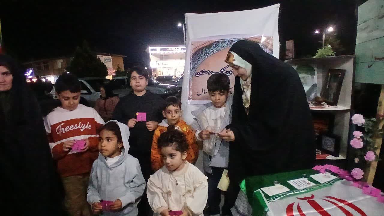 پایگاه بسیج خدیجه (س) شاندرمن با« قرآن ، جهاد و خدمت به مردم» الگوی جامعه شده است پایگاه بسیج خدیجه (س) شاندرمن با« قرآن ، جهاد و خدمت به مردم» الگوی جامعه شده است
