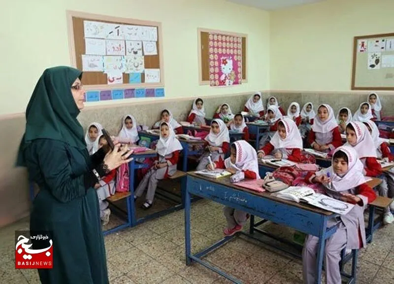 رفع کمبود معلم خوزستان با اضافه کار و دعوت از فرهنگیان بازنشسته