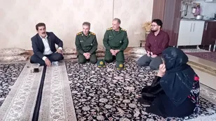 تأکید مسئولان کوهدشت بر ترویج فرهنگ ایثار و شهادت در دیدار با خانواده‌های معظم شهدا