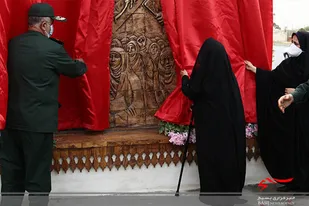 رونمایی از المان بانوی ایثار در بوشهر