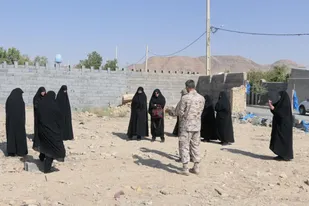 بازدید خواهران پاسدار سپاه حضرت روح&zwnj;الله استان مرکزی از مناطق جنگی خمین