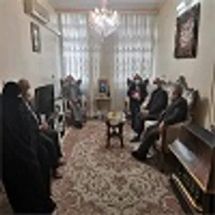 دیدار مدیرکل کمیته امداد استان تهران با خانواده شهید مدافع حرم