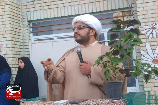 فرهنگ دفاع مقدس الگوی گذر از بحران‌ها و سختی‌ها در طول انقلاب شد