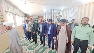 شرکت رزمندگان گردان ۱۲۰امام حسین (علیه السلام) نایین در نماز وحدت شهرستان نایین
