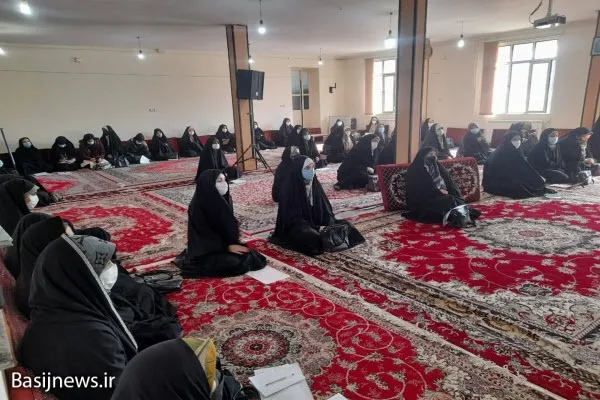حضور ۱۰۰ نفر از بسیجیان حوزه شهیده سمیه همدان در دوره آموزشی