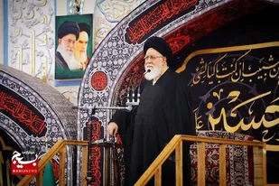 منکر یک ناهنجاری اجتماعی است و باید با قدرت جلوی آن را گرفت