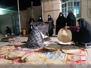توزیع بیش از 500بسته نان نذری برای محرومان توسط گروه جهادی شهیده بانو پورکوهی