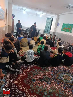 نماز و قرآن ستون‌های استوار تربیت اسلامی‌ هستند