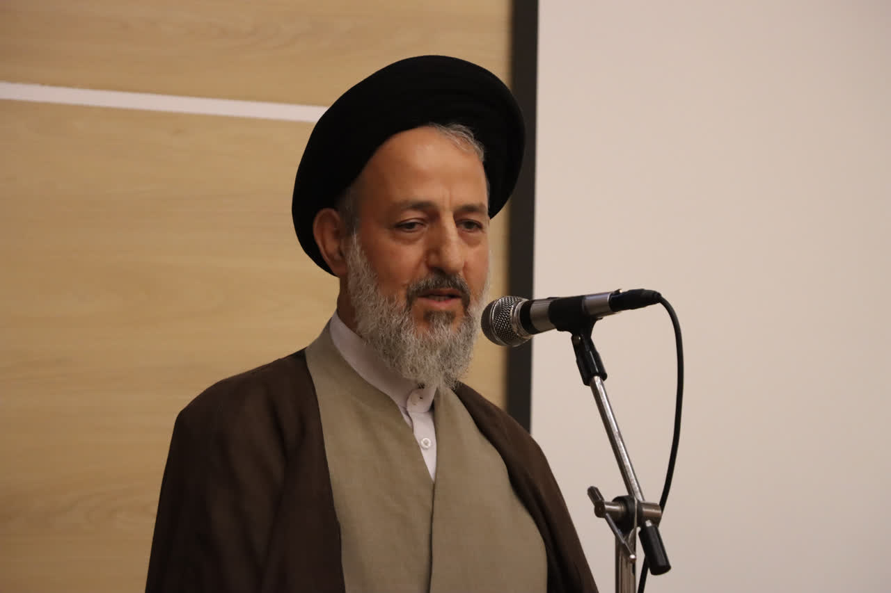 مجالس مداحی و منابر سخنرانی باید منبع آگاهی و معرفت افزایی باشد