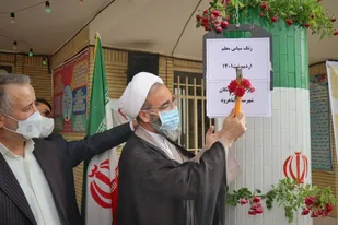 نواختن زنگ سپاس معلم استانی در شاهرود به روایت تصویر