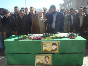 شهرستان دارالمومنین کاشان با تشییع دو شهید مدافع حرم عطرآگین شد