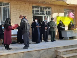 تکریم از پرستاران خانه بهداشت روستای اسد آباد ابرکوه