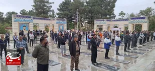 عطرافشانی گلزار شهدای تربت جام با هدف دفاع از ارزش&zwnj;های انقلاب اسلامی در هفته بسیج کارگری+فیلم و تصاویر