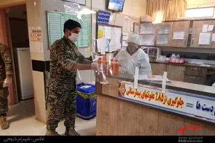 اهدای ۱۰۰۰ بطری آبمیوه توسط بسیجیان ملایری به کادر درمان