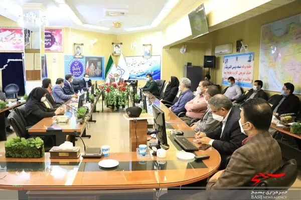 با شرکت در انتخابات می‌توانیم از این پیچ و خم تاریخی گذر کنیم