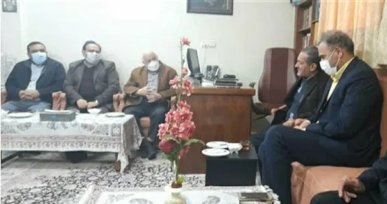 دیدار جمعی از مسئولان و هنرمندان شهرری با خانواده شهیدان شجاعی