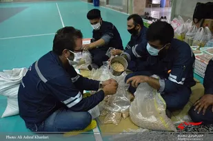 420 سبد کمک های مومنانه و بسته های پذیرایی بین نیازمندان و کادر درمانی استان تهران توزیع شد