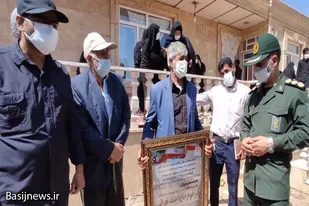 دیدار فرمانده سپاه نهاوند با خانواده مرحوم &laquo;خزایی&raquo; واقف خیر اندیش